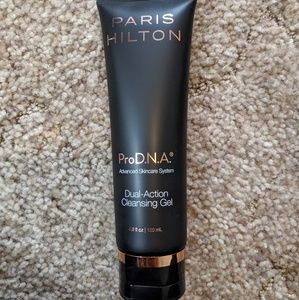 Paris Hilton Makeup - Paris Hilton Pro D.N.A Cleansing Gel Paris Hilton Makeup - Paris Hilton Pro D.N.A Cleansing Gel